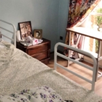 محافظ کنار تخت لرد